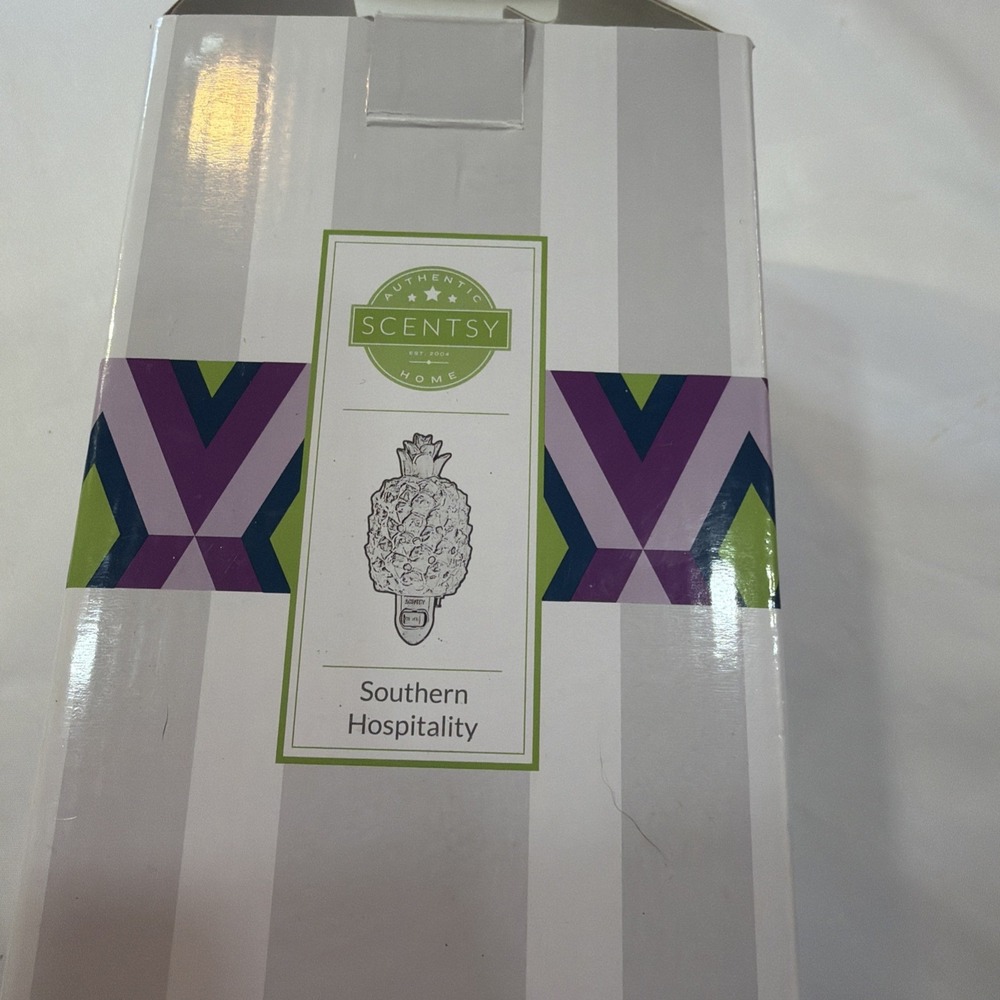 Scentsy "Pineapple"  Wax Warmer Wall Plug New In Box Gift , Summer,  Beach Decor